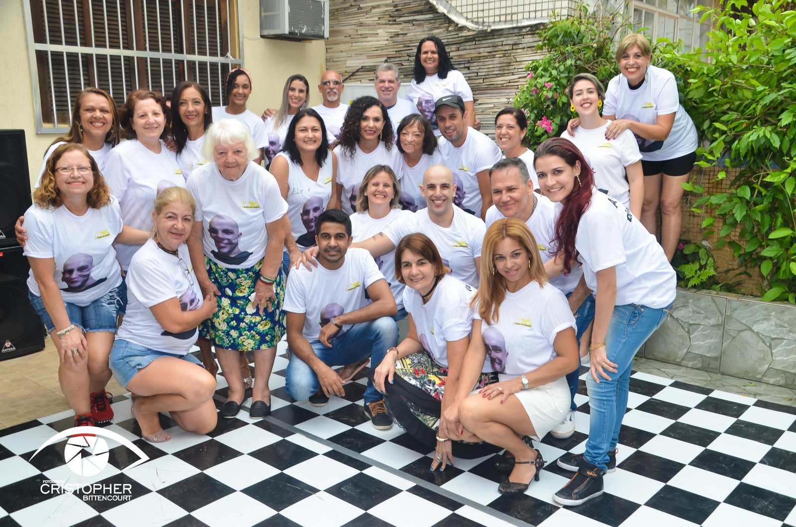 Comunidade da Kasa da Dança reunida — alunos e professor em Santos-SP